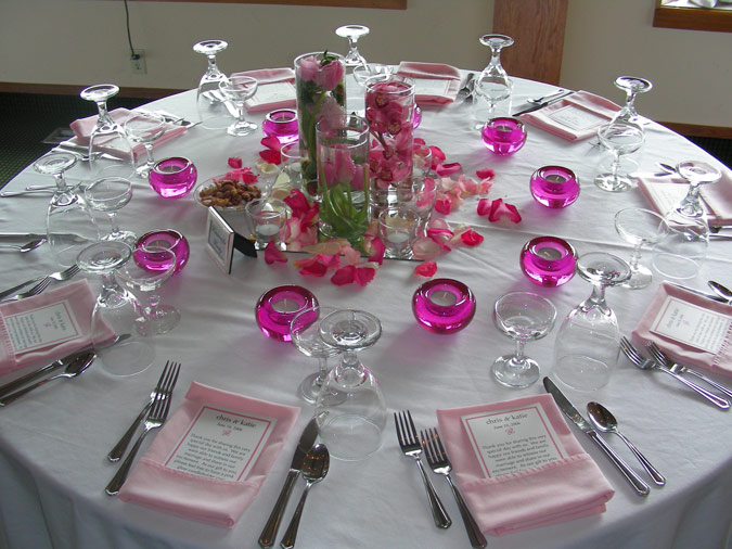 decoración de mesa de boda en color rosa