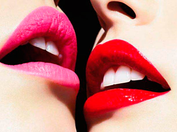  labios pintados de color rojo y rosa