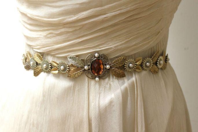 cinturón vintage novia con piedras, perlas y hojas
