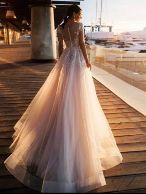 Vestido novia corte A manga larga encaje transparencias