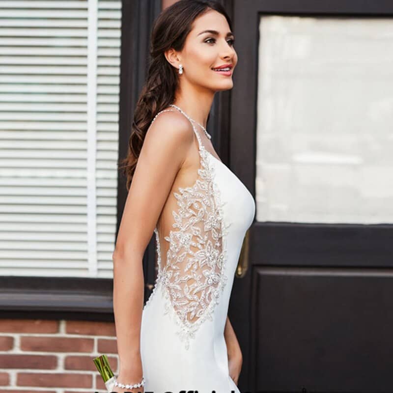 Vestido novia estilo lencero detalles encaje tirantes finos