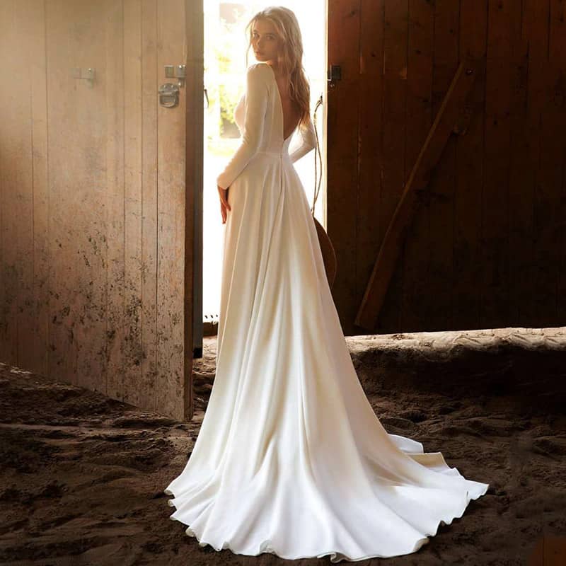 Vestido novia manga larga cuello pico pronunciado escote espalda