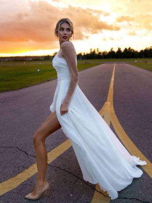 Vestido novia manga larga escote ilusión asimétrico apertura lateral