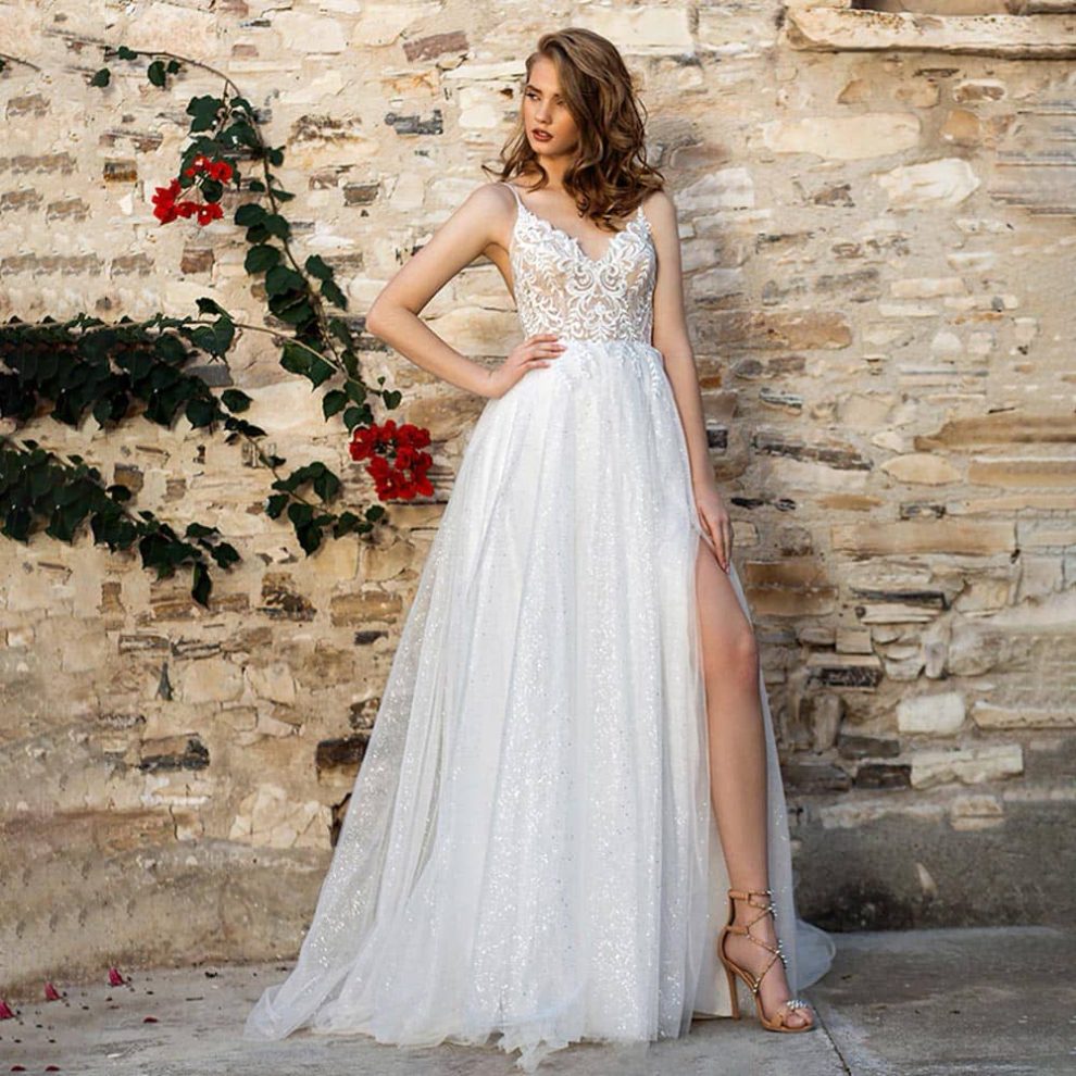 Vestidos de novia de encaje en la parte superior y falda de tul con cuello ilusión Marfil
